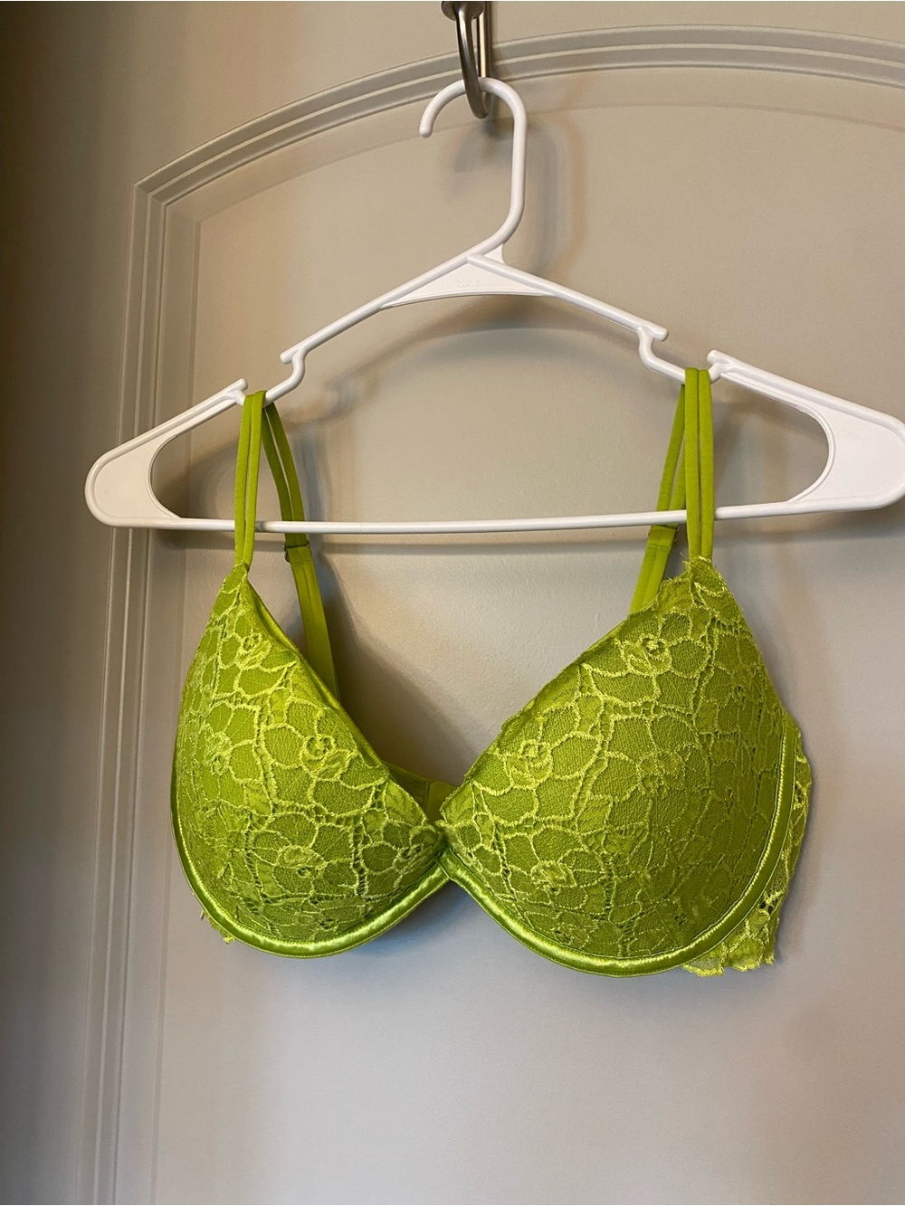 Victoria's Secret Very Sexy Lime Lace Push-Up Bra